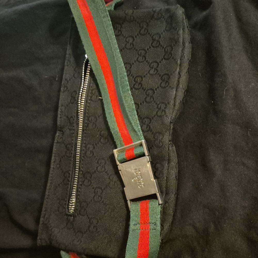 Authentic--Gucci Black Belt Bag with Green and Red Strap - Picture 7 of 12